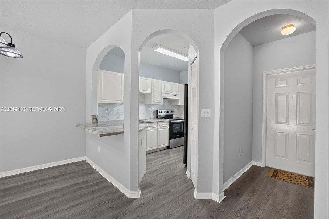 На продажу: $345,000 (3 спален, 3 ванн, 1378 Квадратных фут)
