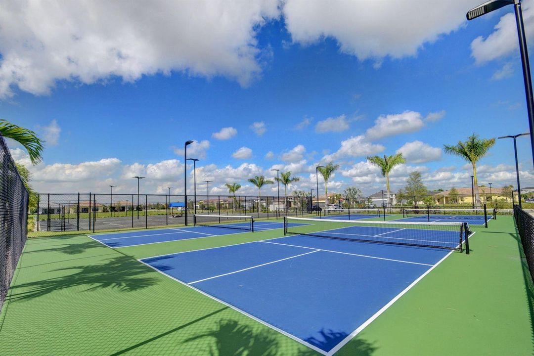 Club Tennis Courts