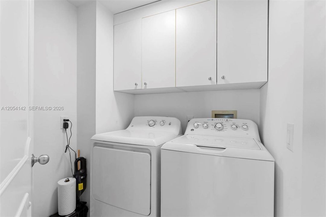 En Venta: $700,000 (2 camas, 2 baños, 1870 Pies cuadrados)