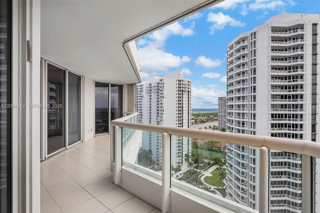 En Venta: $700,000 (2 camas, 2 baños, 1870 Pies cuadrados)