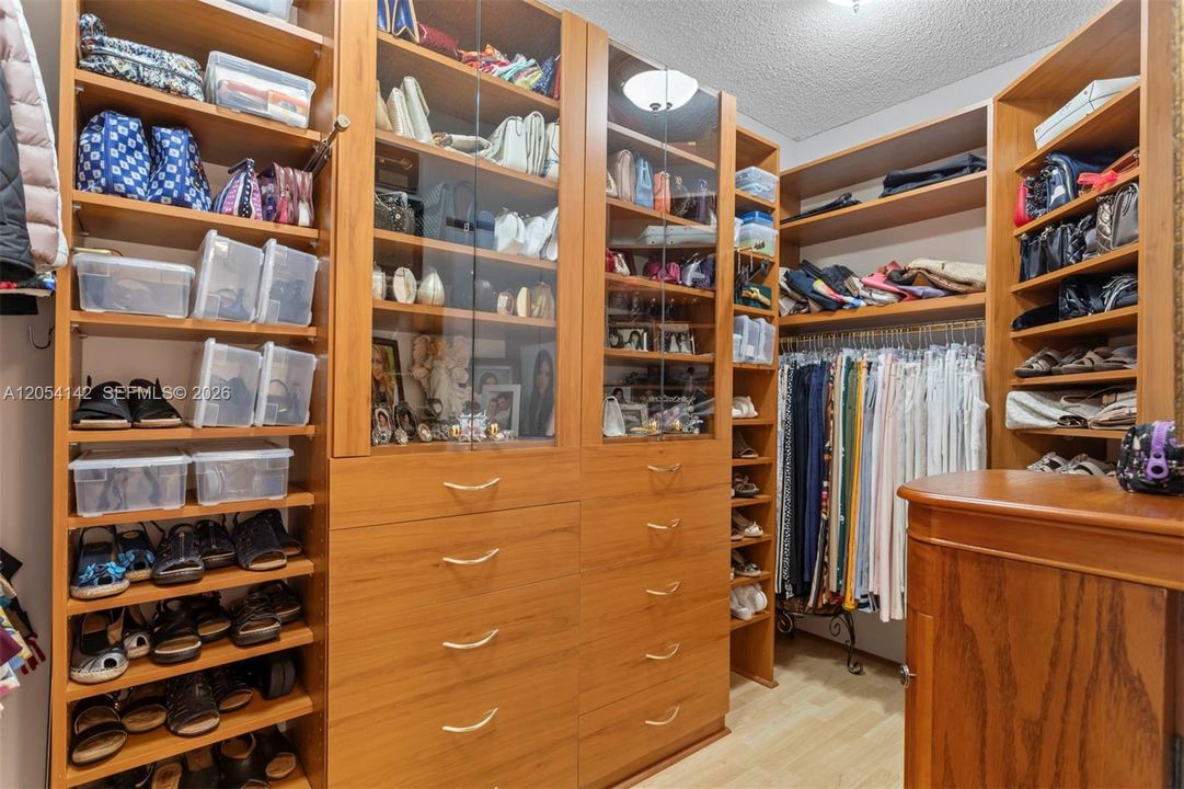 En Venta: $700,000 (2 camas, 2 baños, 1870 Pies cuadrados)