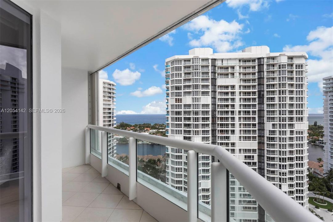En Venta: $700,000 (2 camas, 2 baños, 1870 Pies cuadrados)