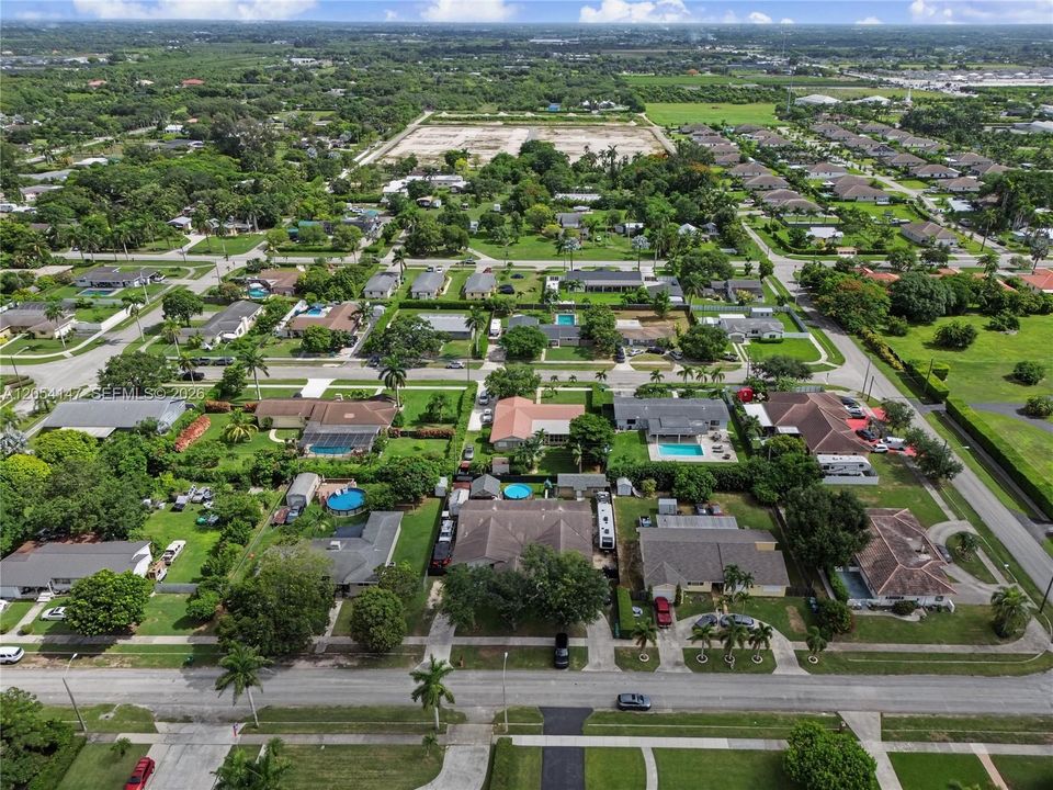 For Sale: $775,000 (5 beds, 3 baths, 2842 Square Feet)