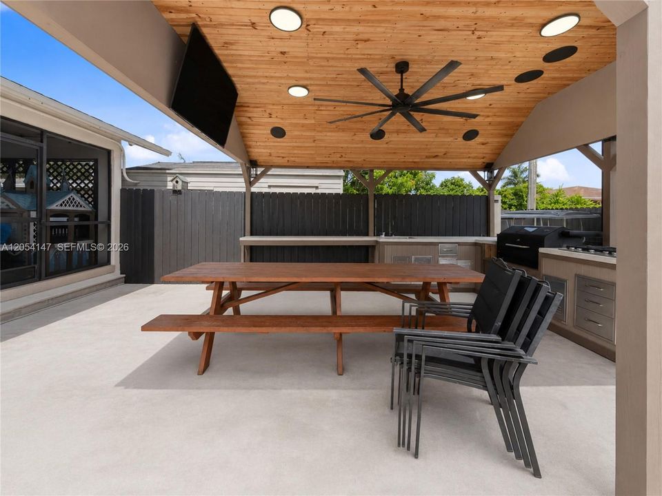 For Sale: $775,000 (5 beds, 3 baths, 2842 Square Feet)