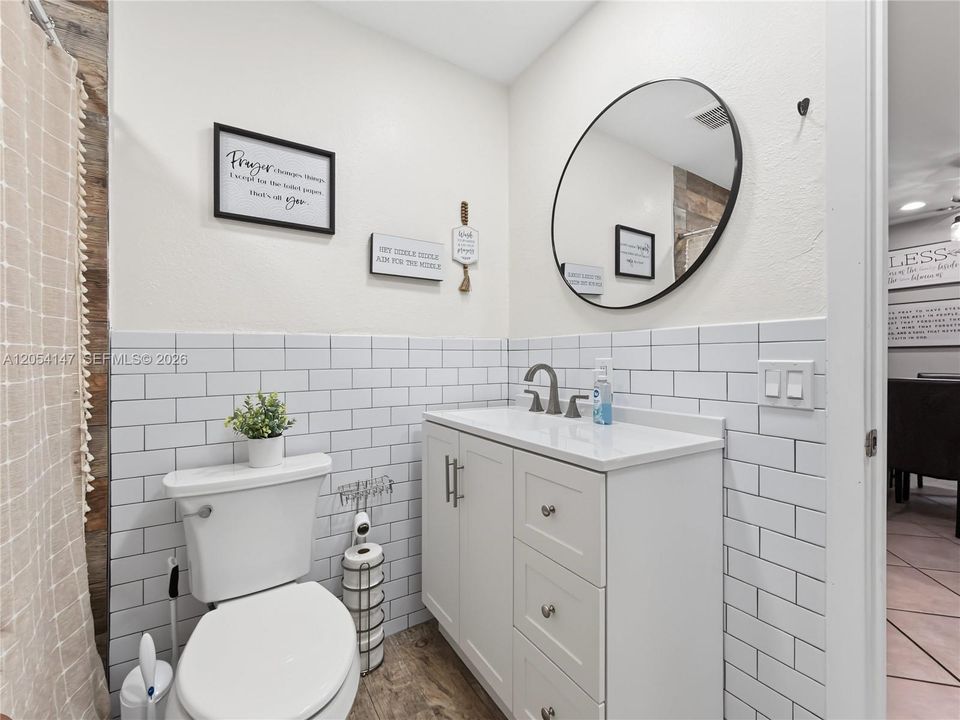 For Sale: $775,000 (5 beds, 3 baths, 2842 Square Feet)