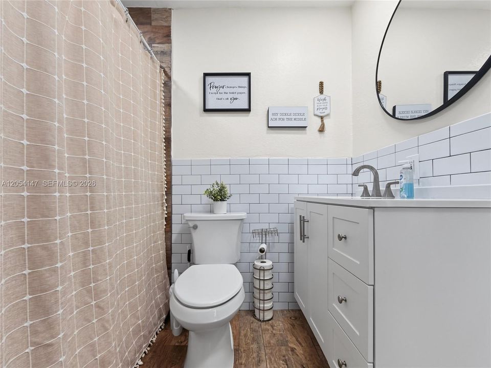 For Sale: $775,000 (5 beds, 3 baths, 2842 Square Feet)