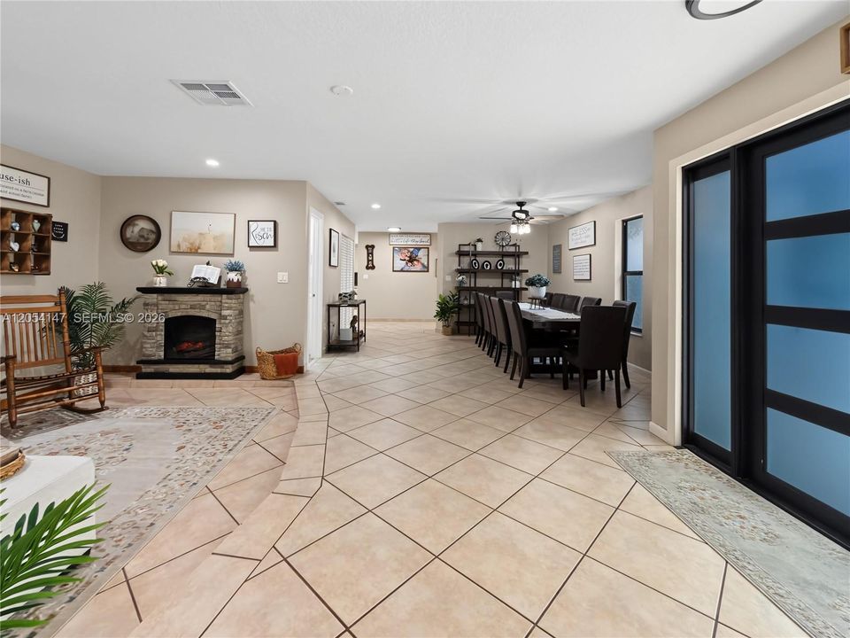 For Sale: $775,000 (5 beds, 3 baths, 2842 Square Feet)