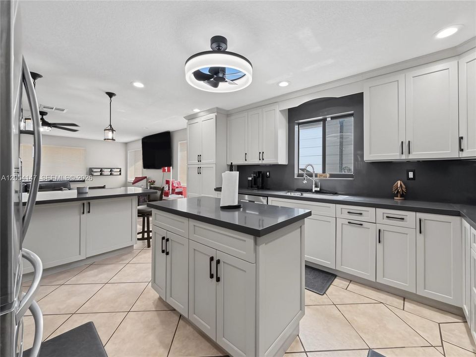 For Sale: $775,000 (5 beds, 3 baths, 2842 Square Feet)