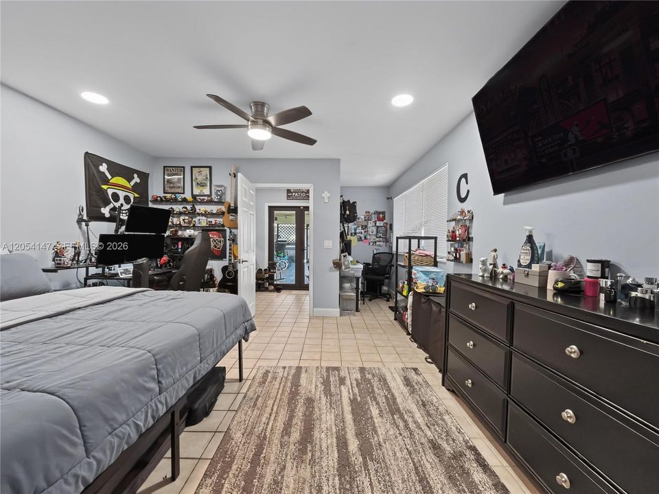 For Sale: $775,000 (5 beds, 3 baths, 2842 Square Feet)