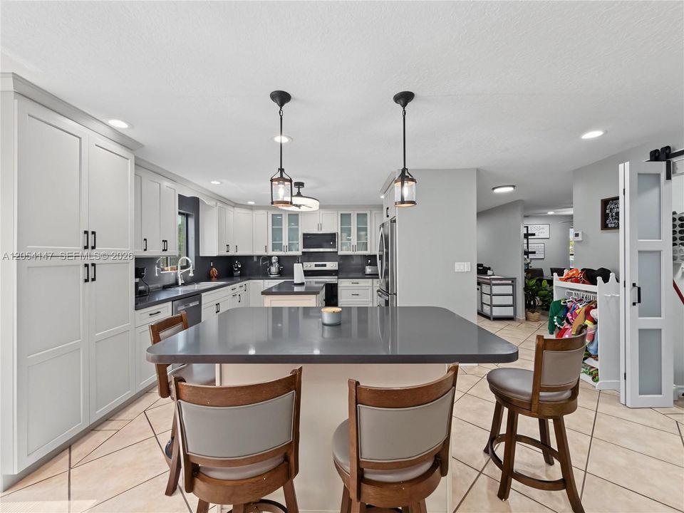 For Sale: $775,000 (5 beds, 3 baths, 2842 Square Feet)