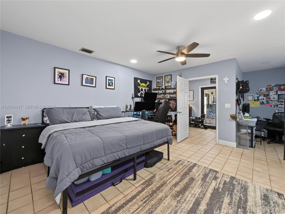 For Sale: $775,000 (5 beds, 3 baths, 2842 Square Feet)