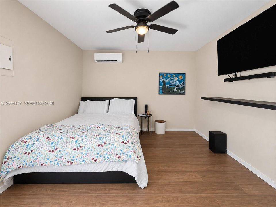 For Sale: $775,000 (5 beds, 3 baths, 2842 Square Feet)