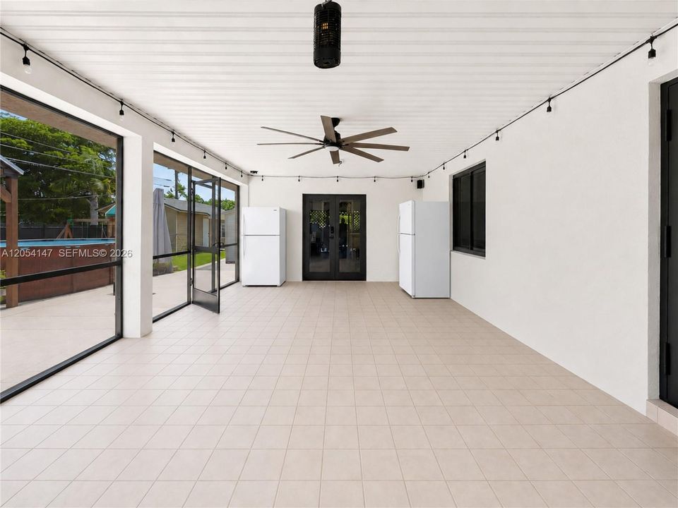 For Sale: $775,000 (5 beds, 3 baths, 2842 Square Feet)