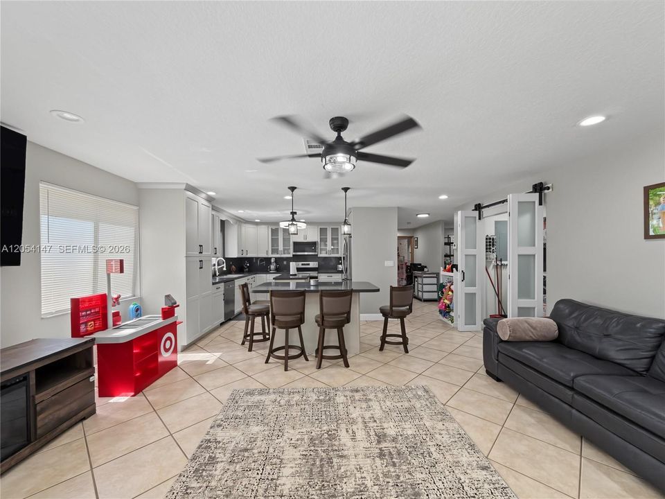 For Sale: $775,000 (5 beds, 3 baths, 2842 Square Feet)