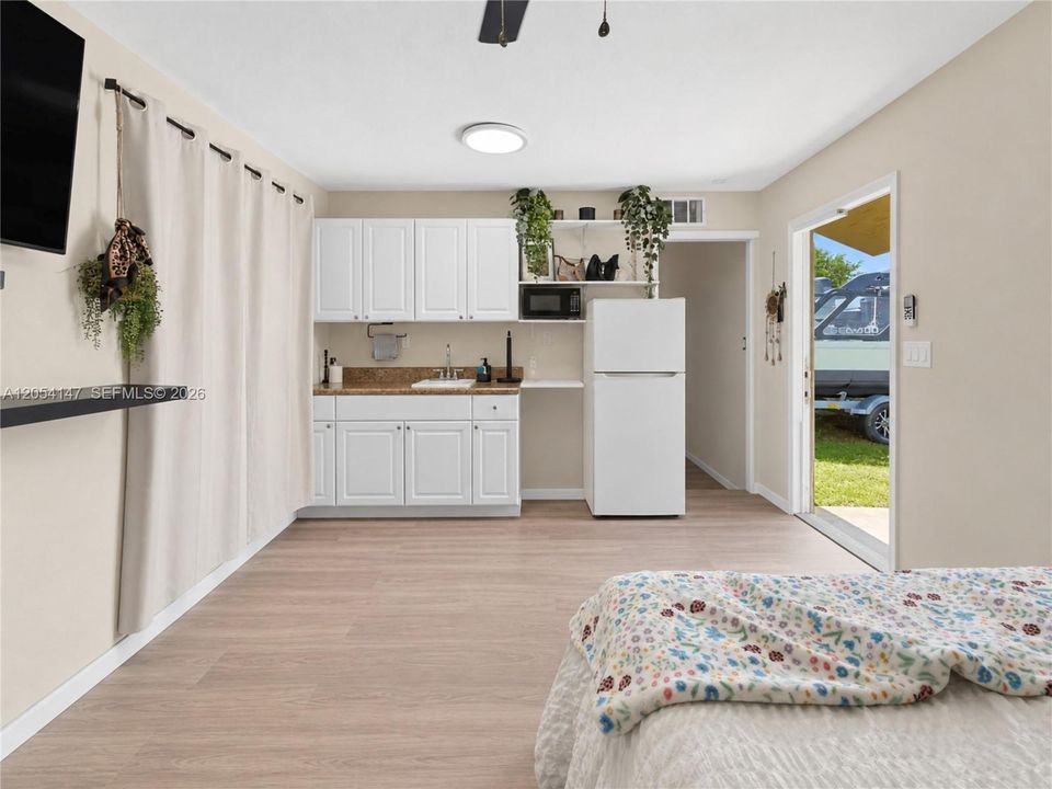 For Sale: $775,000 (5 beds, 3 baths, 2842 Square Feet)