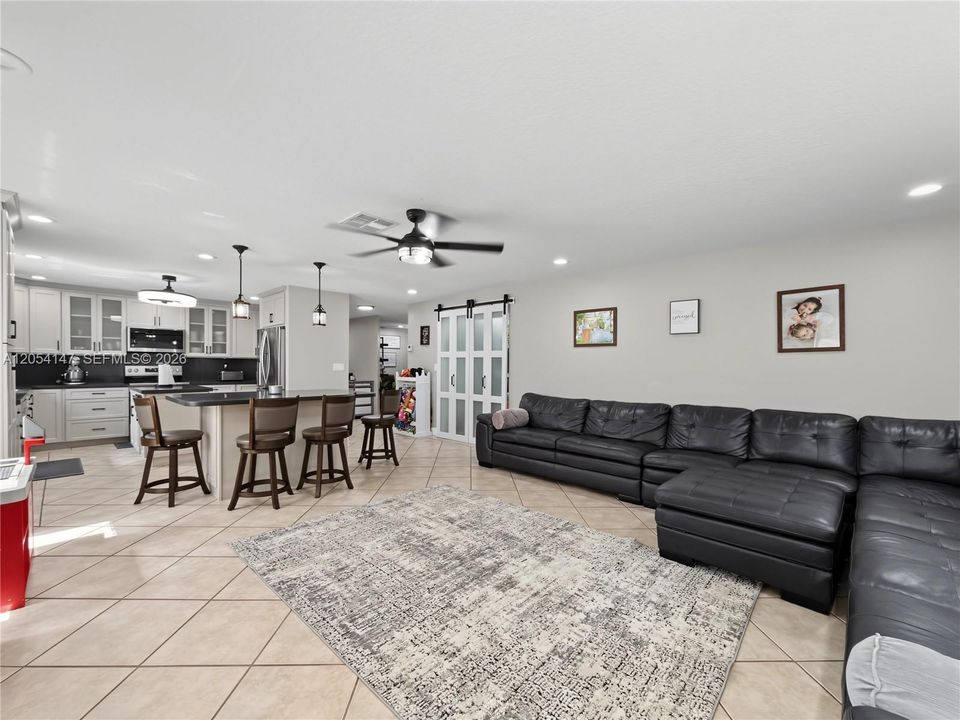 For Sale: $775,000 (5 beds, 3 baths, 2842 Square Feet)