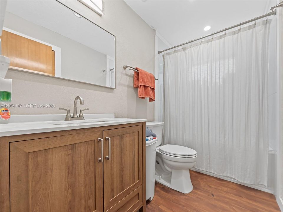 For Sale: $775,000 (5 beds, 3 baths, 2842 Square Feet)