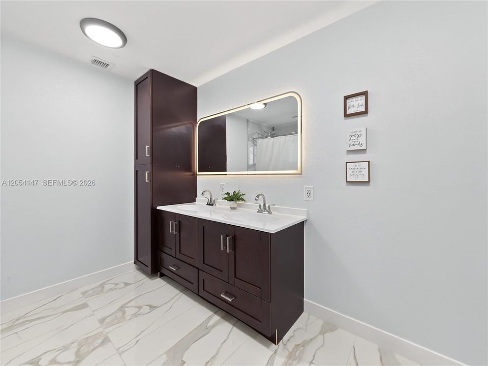 For Sale: $775,000 (5 beds, 3 baths, 2842 Square Feet)