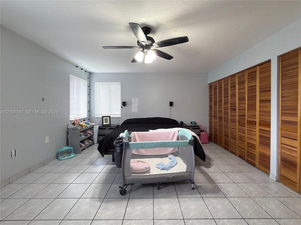 For Sale: $775,000 (5 beds, 3 baths, 2842 Square Feet)