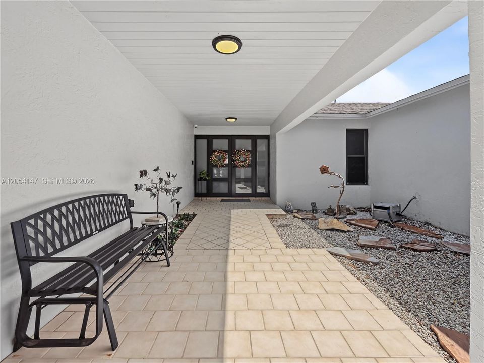 For Sale: $775,000 (5 beds, 3 baths, 2842 Square Feet)