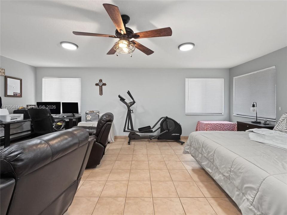 For Sale: $775,000 (5 beds, 3 baths, 2842 Square Feet)