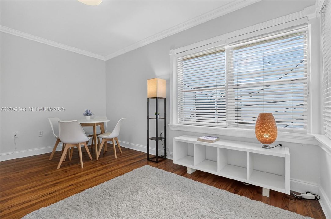 For Rent: $1,950 (1 beds, 1 baths, 428 Square Feet)