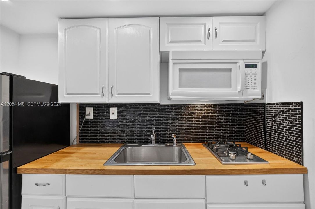For Rent: $1,950 (1 beds, 1 baths, 428 Square Feet)