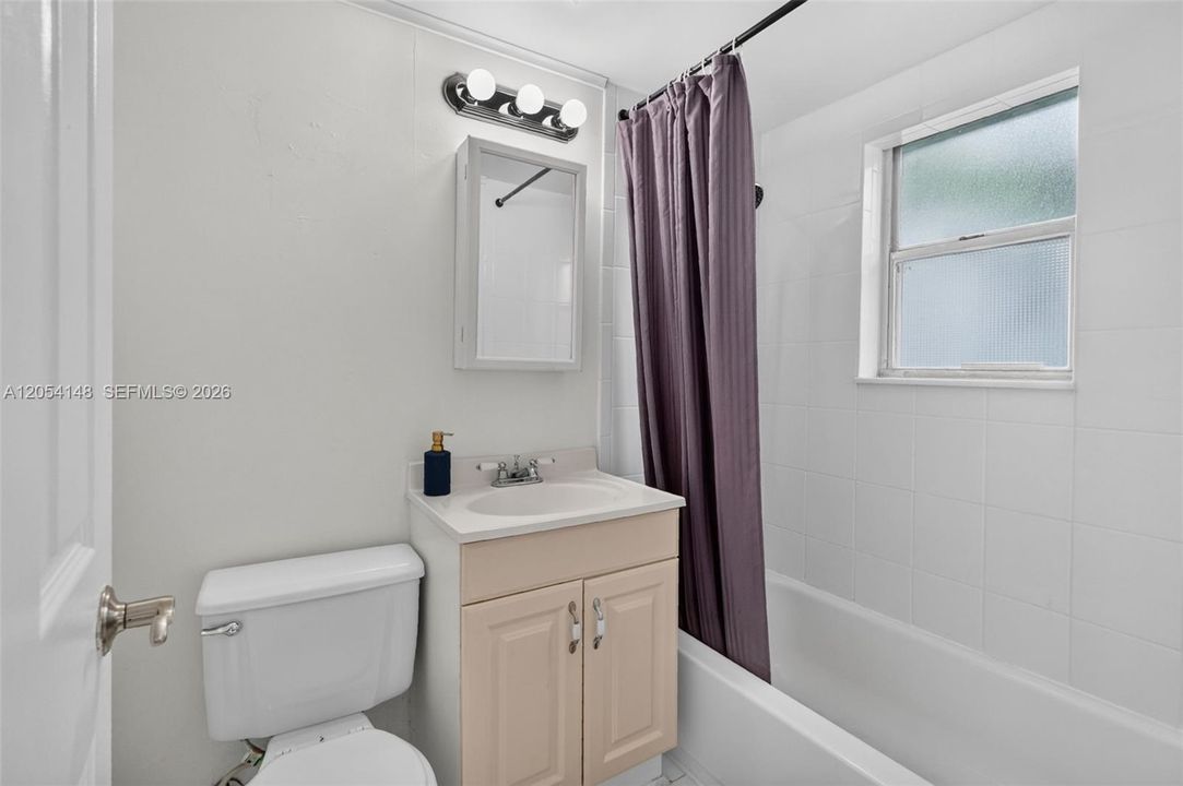 For Rent: $1,950 (1 beds, 1 baths, 428 Square Feet)