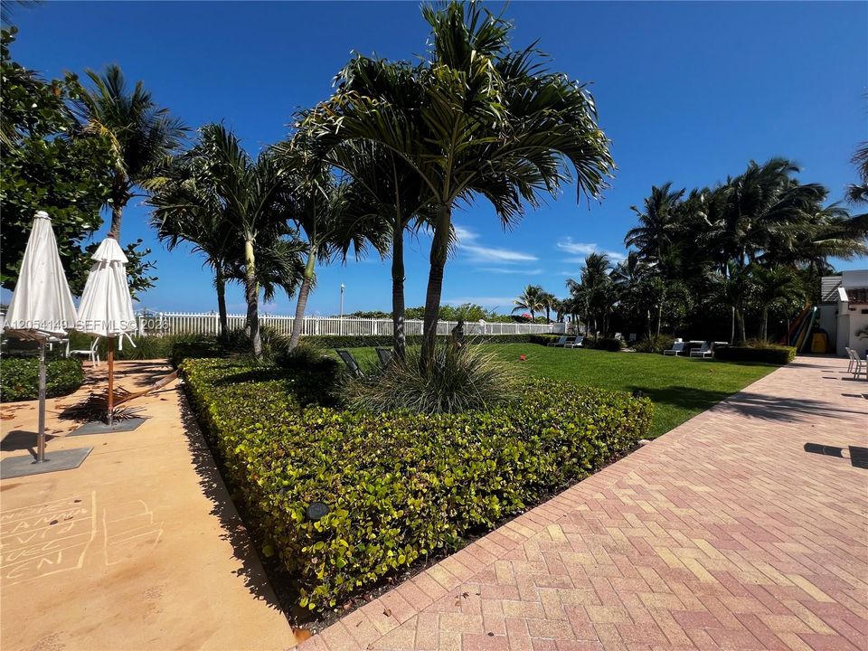 For Rent: $3,200 (1 beds, 1 baths, 1045 Square Feet)