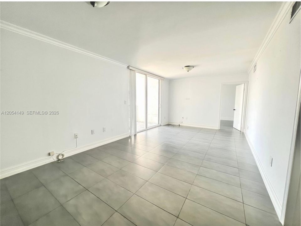 For Rent: $3,200 (1 beds, 1 baths, 1045 Square Feet)
