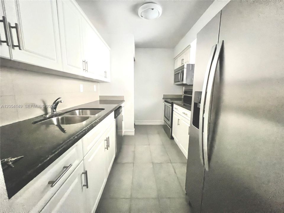 For Rent: $3,200 (1 beds, 1 baths, 1045 Square Feet)
