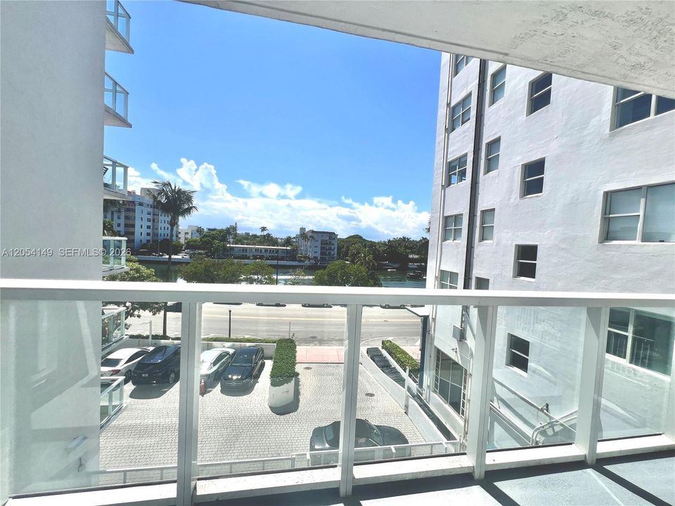 For Rent: $3,200 (1 beds, 1 baths, 1045 Square Feet)