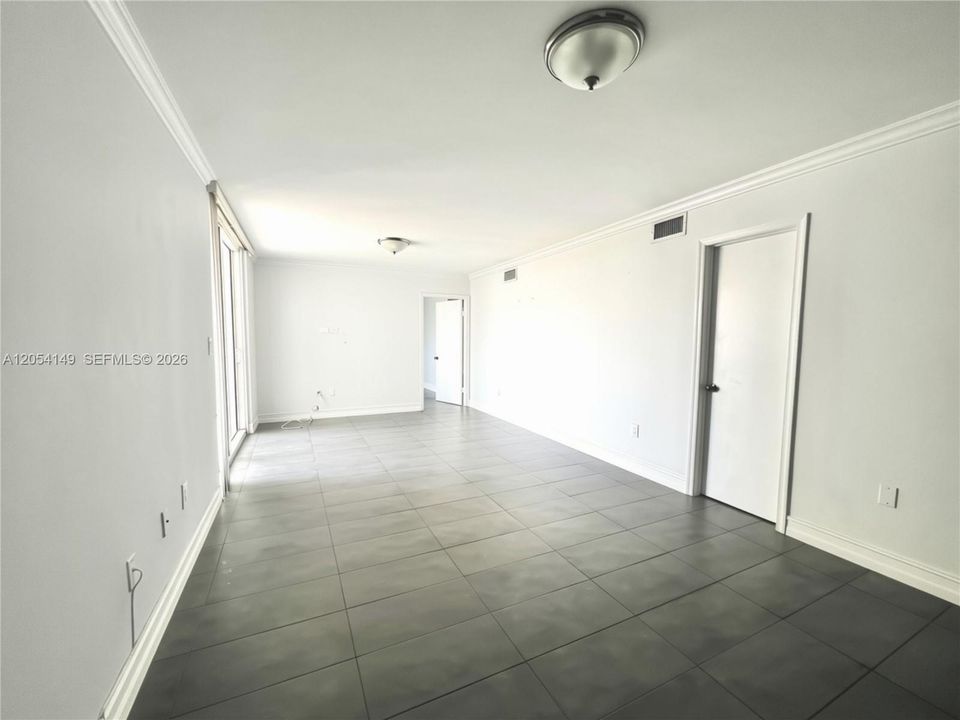 For Rent: $3,200 (1 beds, 1 baths, 1045 Square Feet)