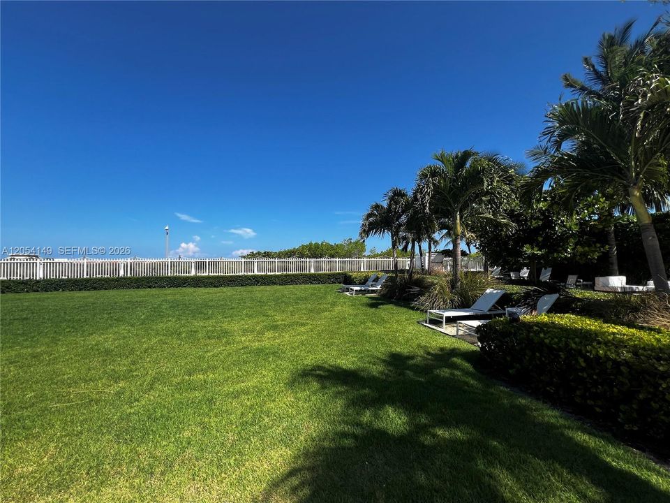 For Rent: $3,200 (1 beds, 1 baths, 1045 Square Feet)