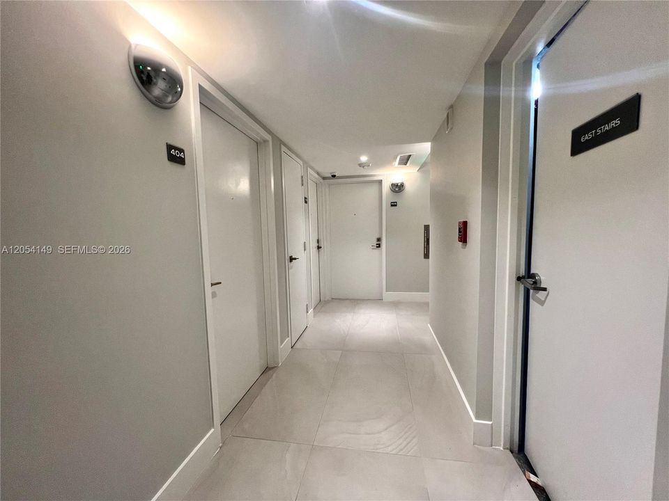 For Rent: $3,200 (1 beds, 1 baths, 1045 Square Feet)