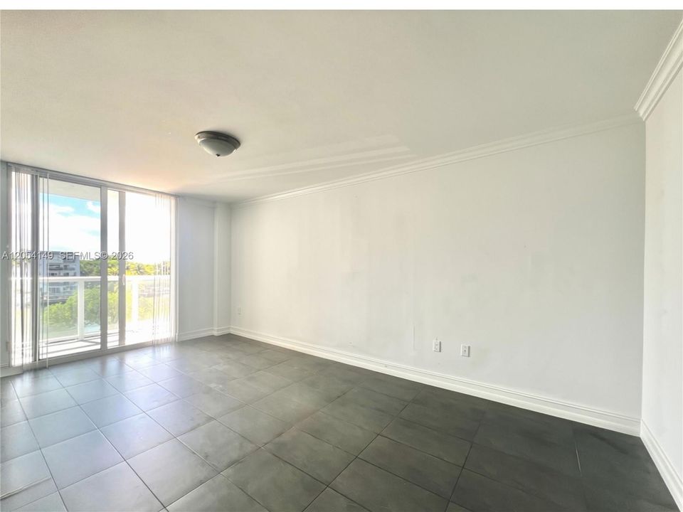 For Rent: $3,200 (1 beds, 1 baths, 1045 Square Feet)