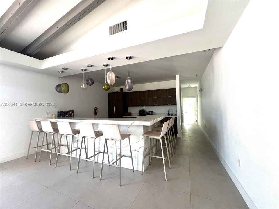 For Rent: $3,200 (1 beds, 1 baths, 1045 Square Feet)