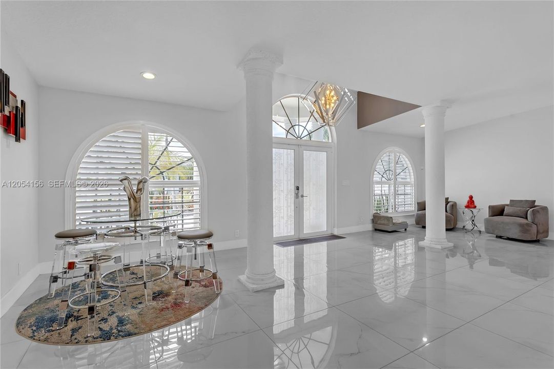 En Venta: $2,400,000 (3 camas, 3 baños, 2825 Pies cuadrados)