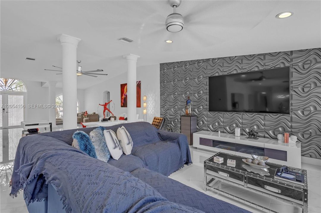 En Venta: $2,400,000 (3 camas, 3 baños, 2825 Pies cuadrados)