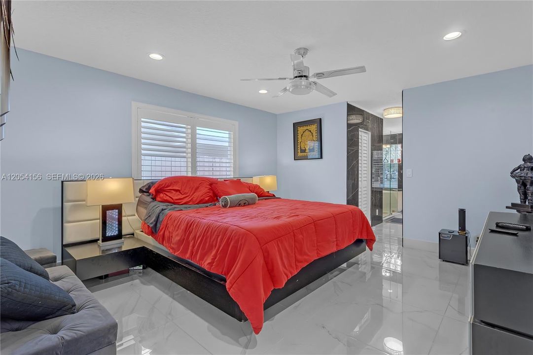 En Venta: $2,400,000 (3 camas, 3 baños, 2825 Pies cuadrados)
