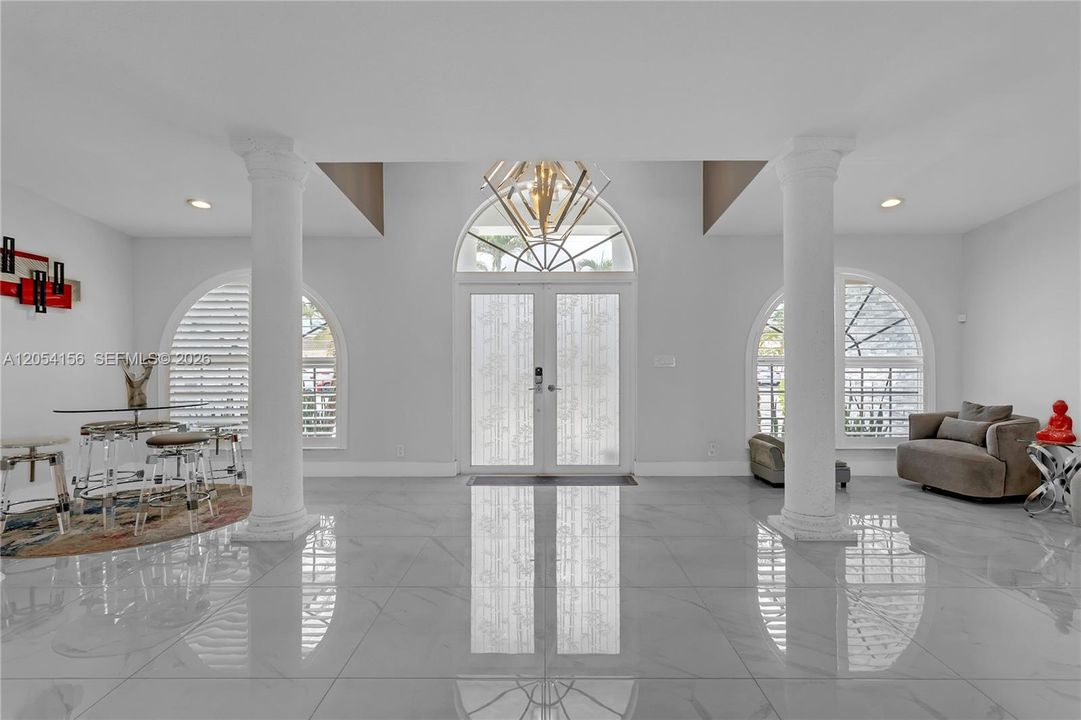 En Venta: $2,400,000 (3 camas, 3 baños, 2825 Pies cuadrados)