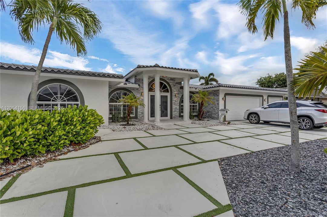 En Venta: $2,400,000 (3 camas, 3 baños, 2825 Pies cuadrados)