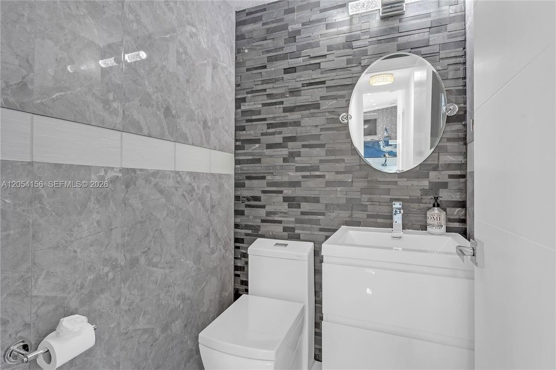 En Venta: $2,400,000 (3 camas, 3 baños, 2825 Pies cuadrados)
