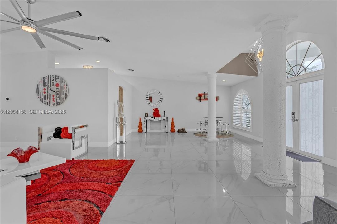 En Venta: $2,400,000 (3 camas, 3 baños, 2825 Pies cuadrados)