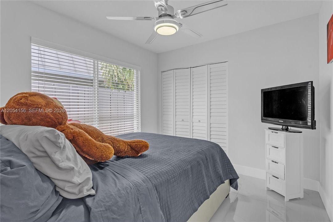 En Venta: $2,400,000 (3 camas, 3 baños, 2825 Pies cuadrados)