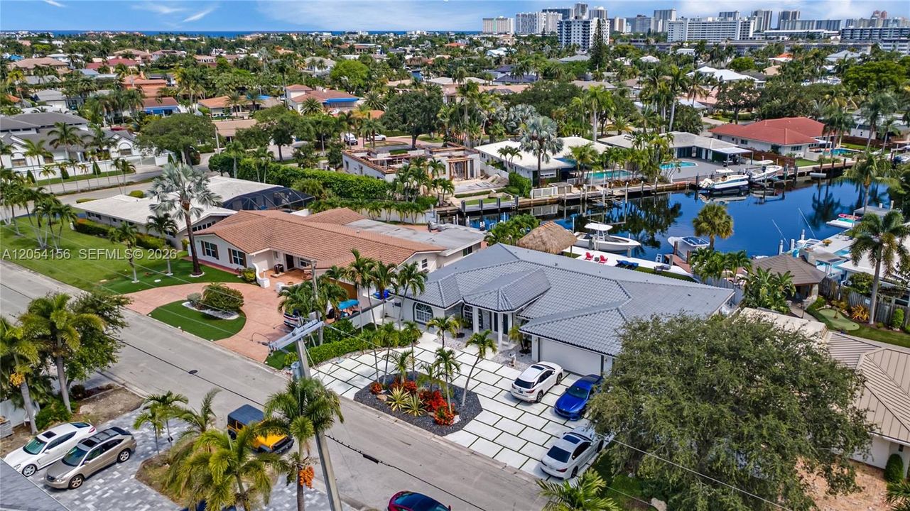 En Venta: $2,400,000 (3 camas, 3 baños, 2825 Pies cuadrados)