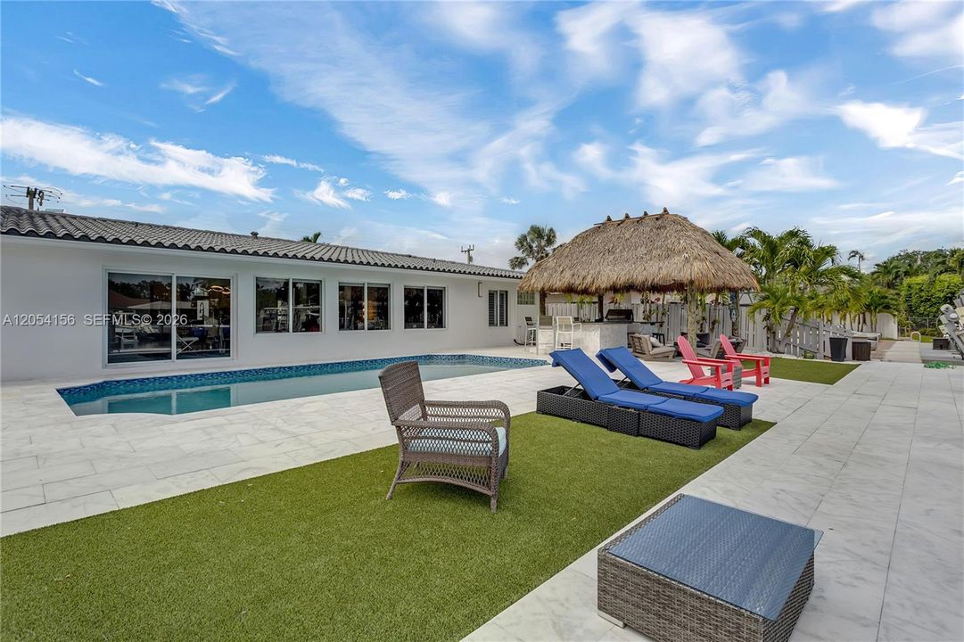 En Venta: $2,400,000 (3 camas, 3 baños, 2825 Pies cuadrados)