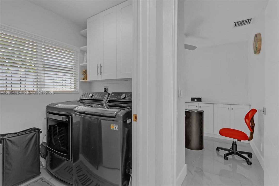 En Venta: $2,400,000 (3 camas, 3 baños, 2825 Pies cuadrados)