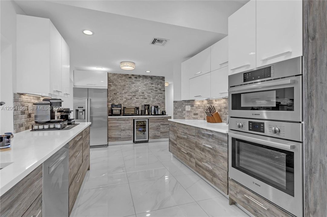 En Venta: $2,400,000 (3 camas, 3 baños, 2825 Pies cuadrados)