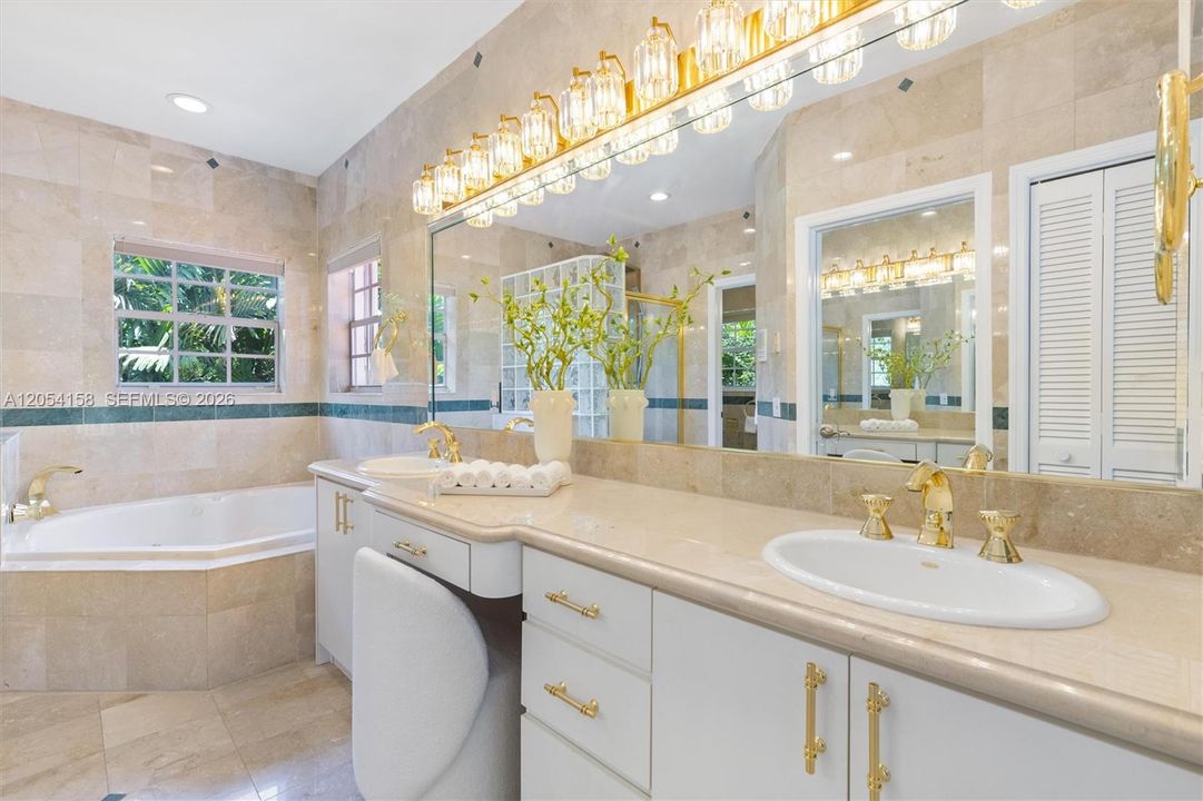 For Rent: $19,500 (5 beds, 4 baths, 4003 Square Feet)